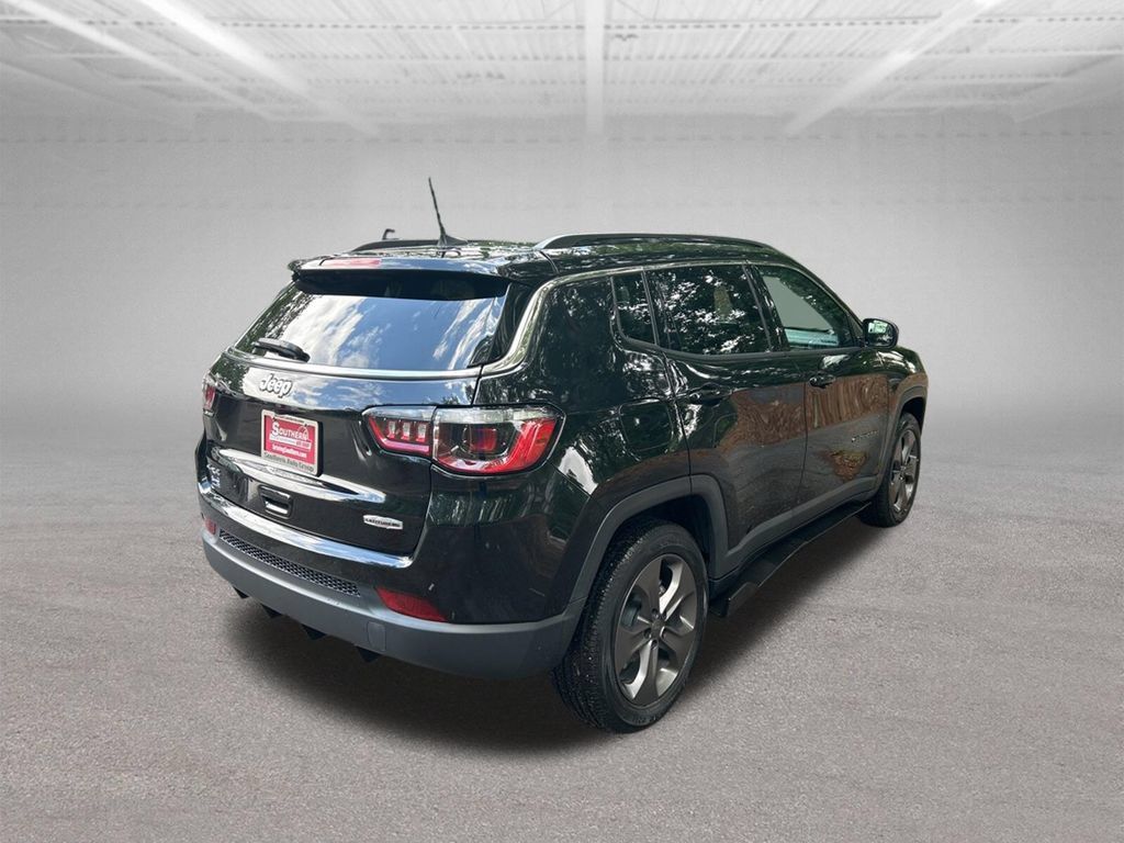 Used 2022 Jeep Compass Latitude w/ Sun and Sound Group AWD/4WD image 5