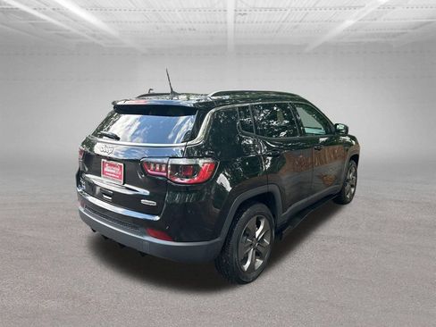 Used 2022 Jeep Compass Latitude w/ Sun and Sound Group AWD/4WD image 5