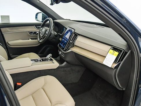 New 2026 Volvo XC90 B5 Core image 18