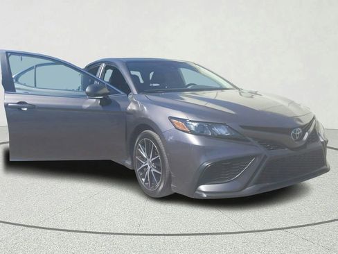 Used 2022 Toyota Camry SE FWD image 8