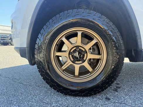 Used 2018 Jeep Grand Cherokee Laredo image 46