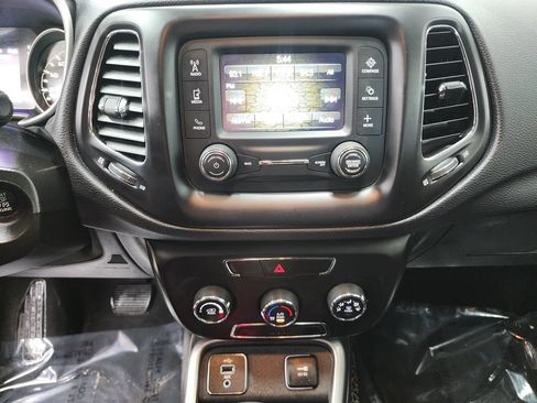 Used 2018 Jeep Compass Latitude FWD image 18