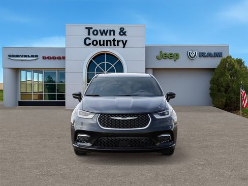 New 2026 Chrysler Pacifica Select FWD image 32