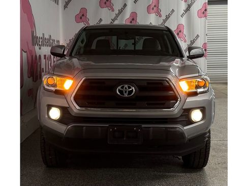 Used 2016 Toyota Tacoma SR5 image 6