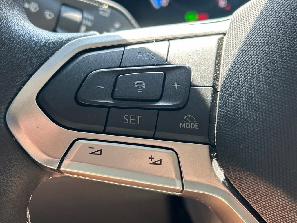 Certified 2025 Volkswagen Tiguan SE FWD image 27