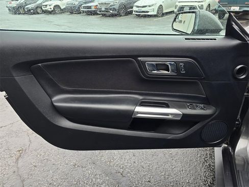 Used 2017 Ford Mustang Coupe image 8