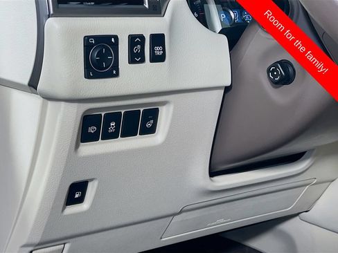 Used 2017 Lexus GX 460 Luxury w/ Preferred Accessory Package AWD/4WD image 10