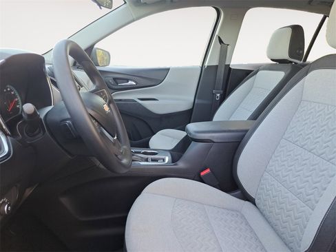 Used 2022 Chevrolet Equinox LS image 9