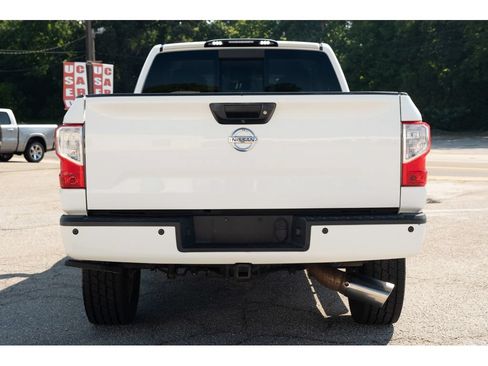Used 2019 Nissan Titan SV w/ SV Convenience Package AWD/4WD image 7