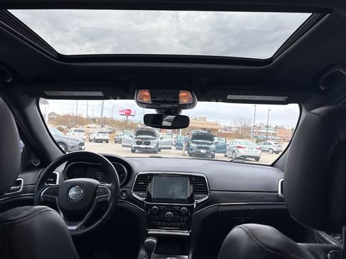 Used 2022 Jeep Grand Cherokee Limited image 36