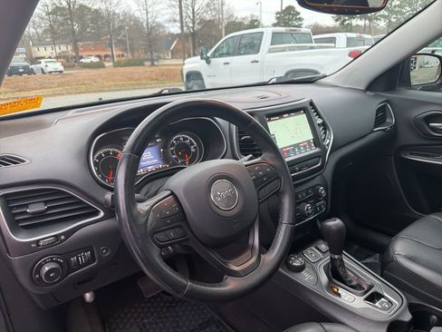 Used 2019 Jeep Cherokee Trailhawk image 17