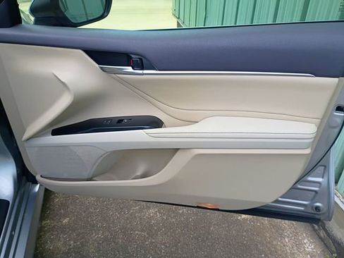 Used 2018 Toyota Camry XLE image 40