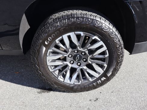 Certified 2025 Chevrolet Suburban Z71 w/ Sun And Tow Package image 42