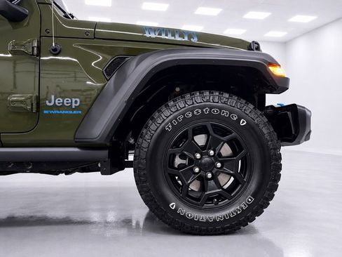 Used 2023 Jeep Wrangler Unlimited w/ Cold Weather Group AWD/4WD image 8