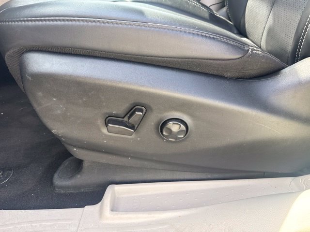 Used 2024 Chrysler Pacifica Limited FWD image 11