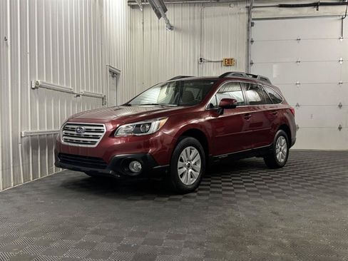 Used 2017 Subaru Outback 2.5i Premium AWD/4WD image 1