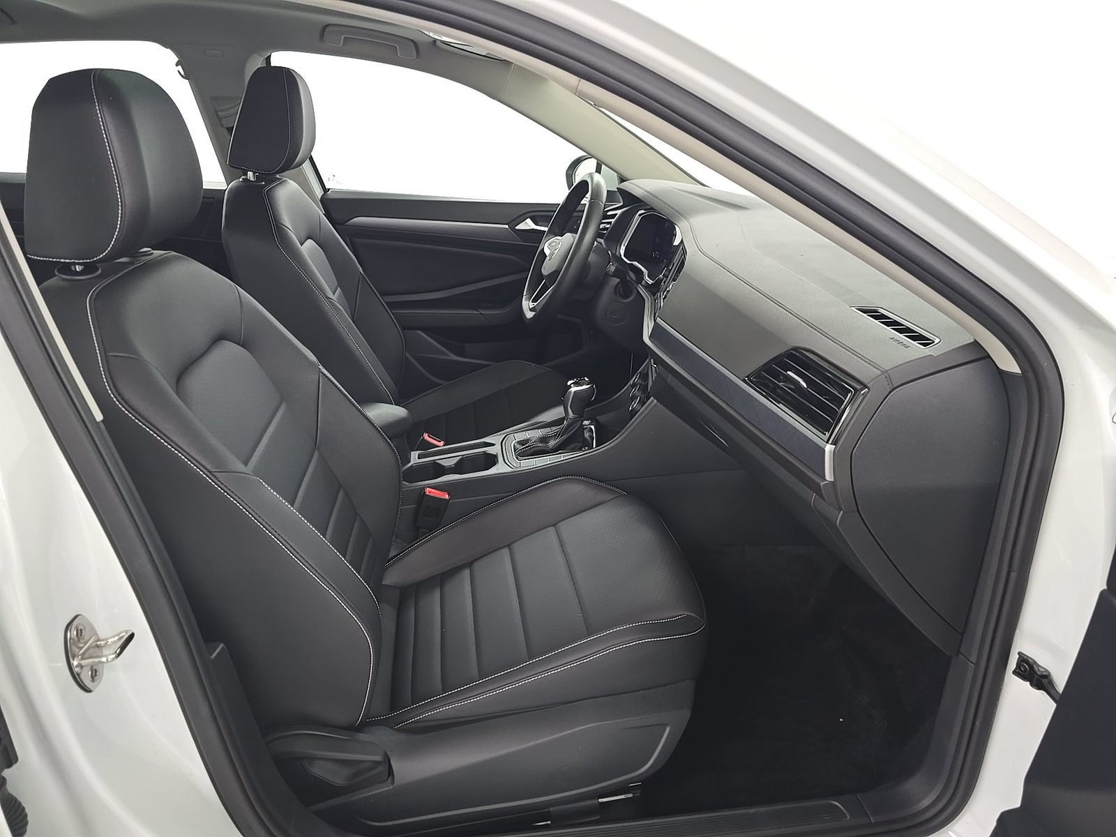 Used 2024 Volkswagen Jetta SE w/ Panoramic Sunroof Package FWD image 19