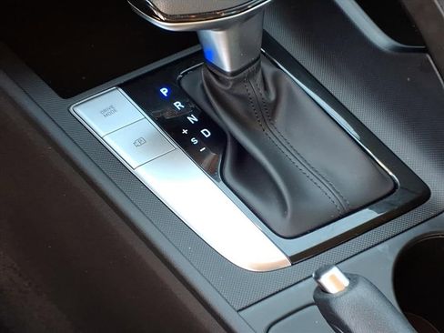 Used 2023 Hyundai Elantra SEL image 25