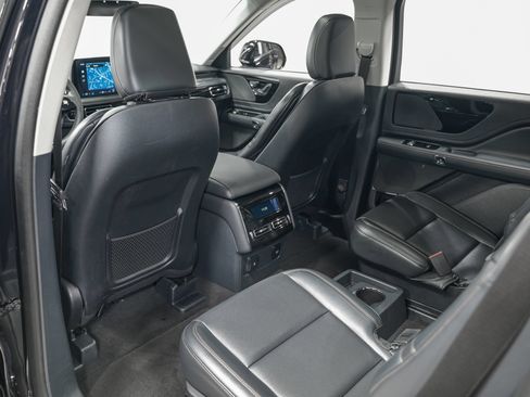 Used 2025 Lincoln Aviator AWD image 27
