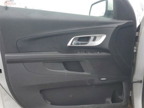 Used 2017 Chevrolet Equinox LT w/ Convenience Package image 9