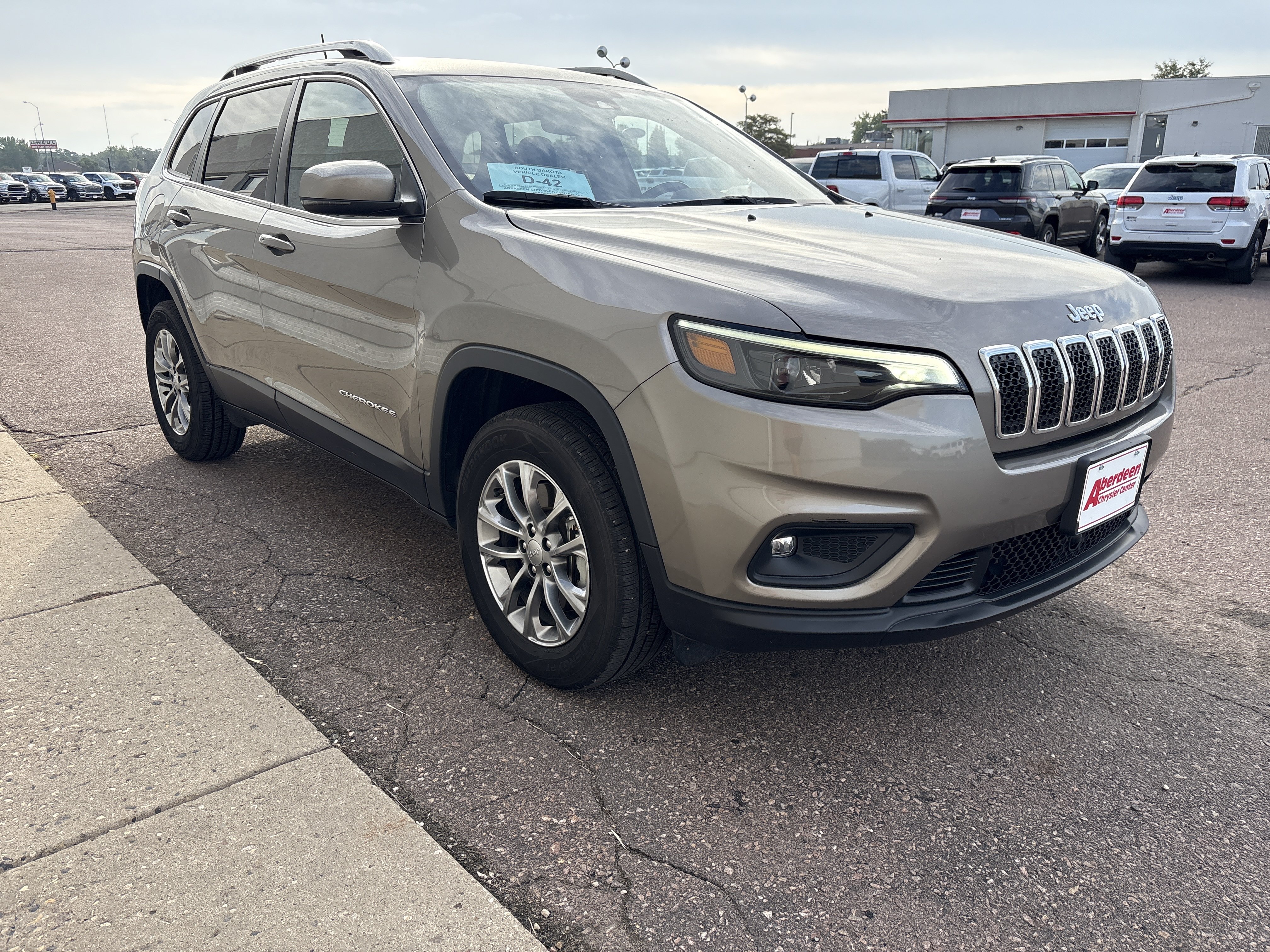 Used 2021 Jeep Cherokee Latitude Lux w/ Comfort/Convenience Group AWD/4WD image 4