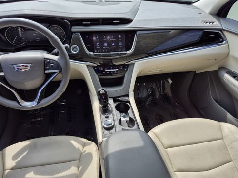 Used 2020 Cadillac XT6 Premium Luxury FWD image 12