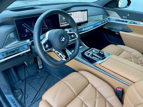 Used 2025 BMW 740i xDrive AWD/4WD image 13