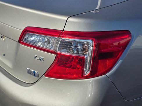 Used 2013 Toyota Camry LE FWD image 9