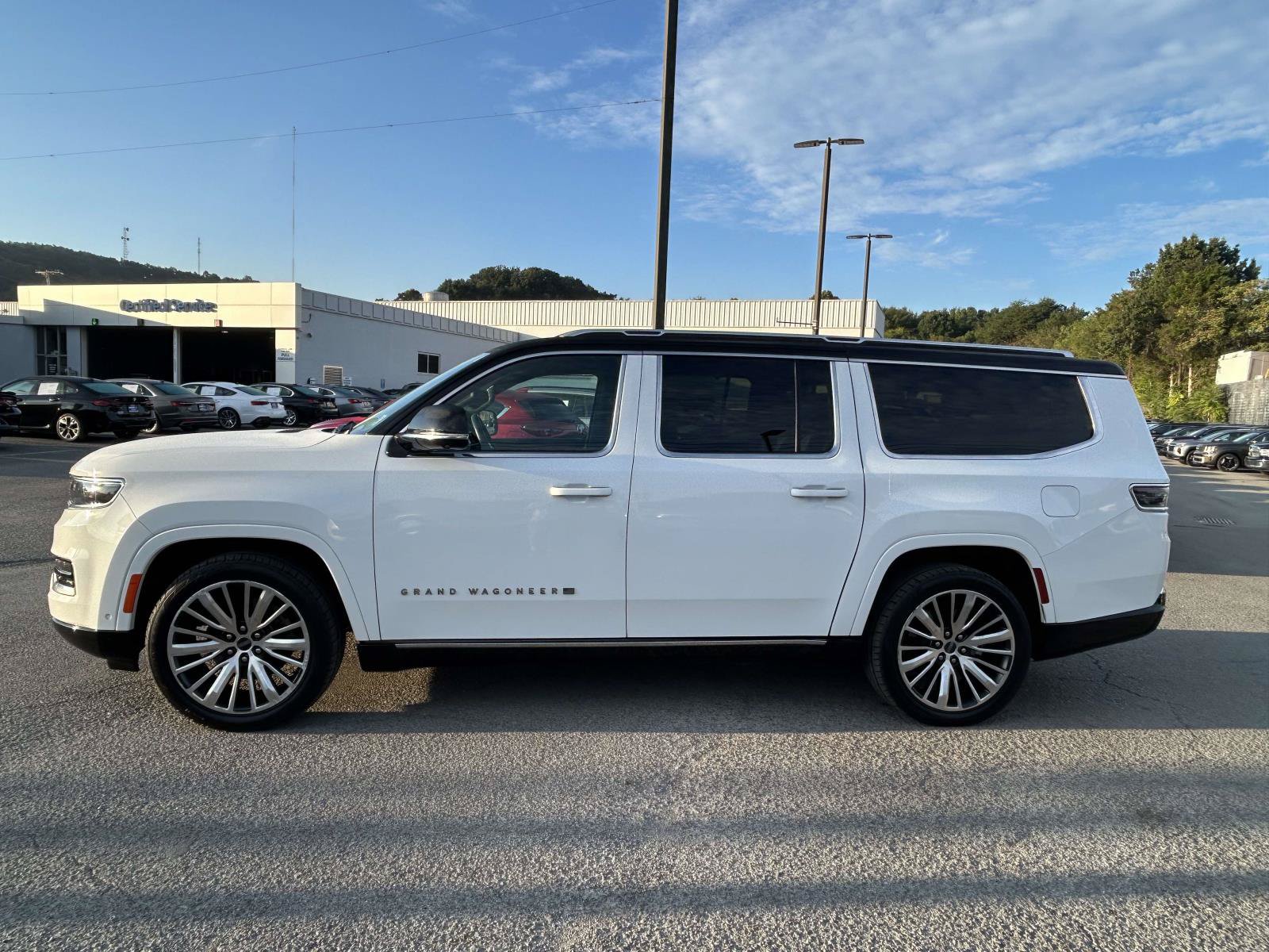 Used 2024 Jeep Grand Wagoneer L Series III AWD/4WD image 4