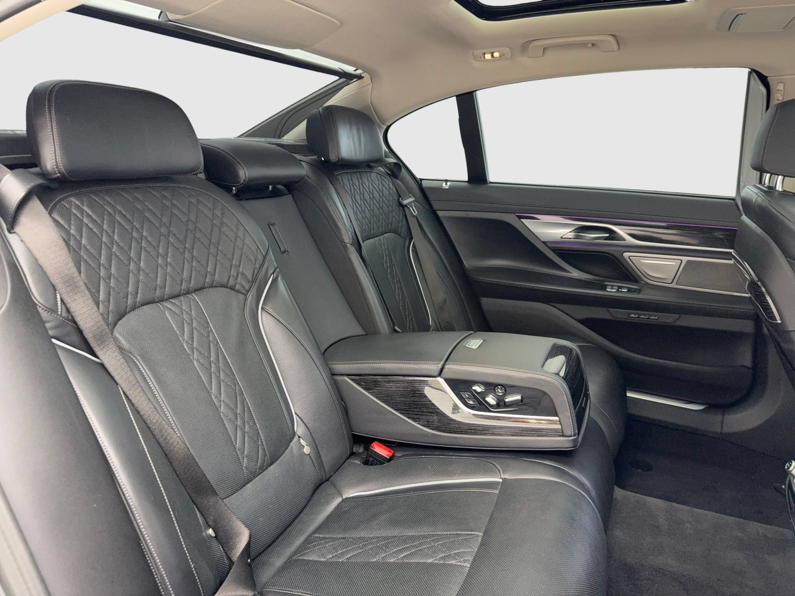 Used 2022 BMW 740i RWD image 45
