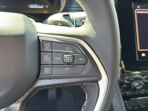 New 2025 Jeep Grand Cherokee L Laredo image 27