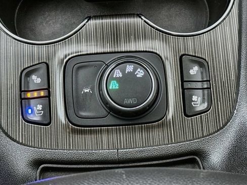 Used 2021 GMC Acadia SLT w/ Technology Package AWD/4WD image 24