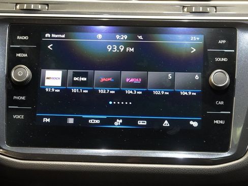 Used 2021 Volkswagen Tiguan SE R-Line image 21