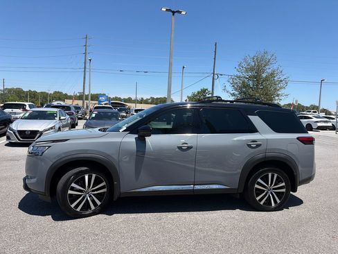 Used 2024 Nissan Pathfinder Platinum AWD/4WD image 4