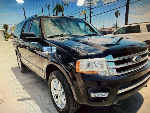 Used 2017 Ford Expedition EL Limited w/ Equipment Group 301A AWD/4WD image 4