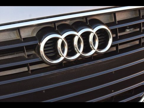 Used 2016 Audi A4 2.0T Premium w/ Convenience Plus Package FWD image 39