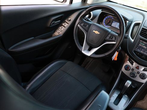 Used 2016 Chevrolet Trax LT w/ LT Sun and Sound Package AWD/4WD image 20