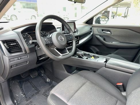 Used 2021 Nissan Rogue SV image 11