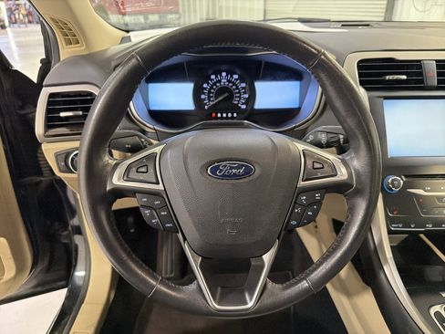 Used 2014 Ford Fusion SE w/ Equipment Group 202A FWD image 16