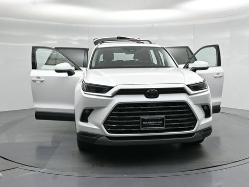Used 2024 Toyota Grand Highlander AWD Hybrid image 32
