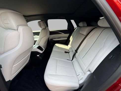 Used 2026 Cadillac Lyriq Luxury w/ LPO, Floor Liner Package AWD/4WD image 19