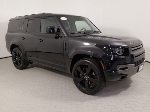 Used 2024 Land Rover Defender 130 X-Dynamic SE AWD/4WD image 9