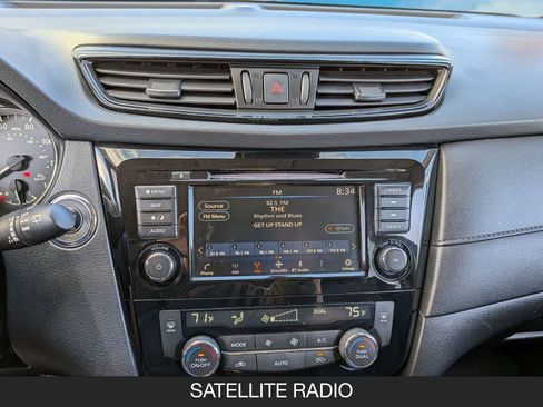 Used 2019 Nissan Rogue SV w/ Premium Package image 19