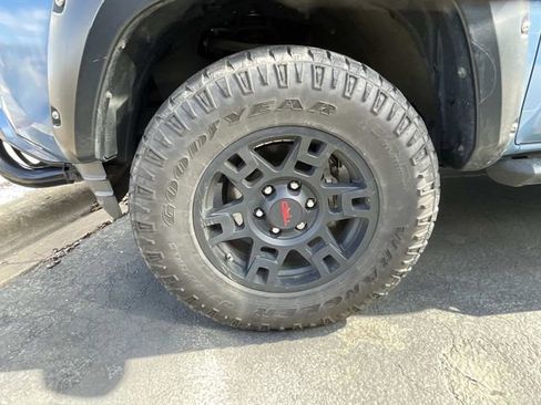 Used 2019 Toyota Tacoma TRD Sport image 8