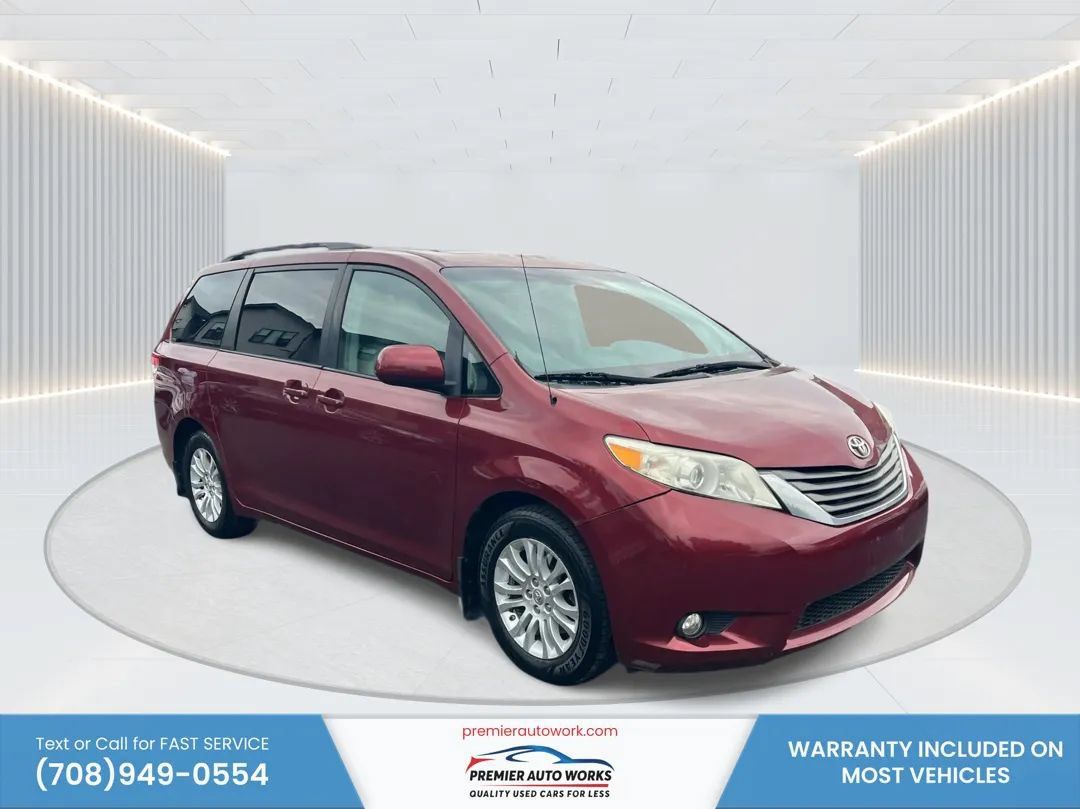 Used 2012 Toyota Sienna XLE w/ Entertainment Pkg FWD image 3
