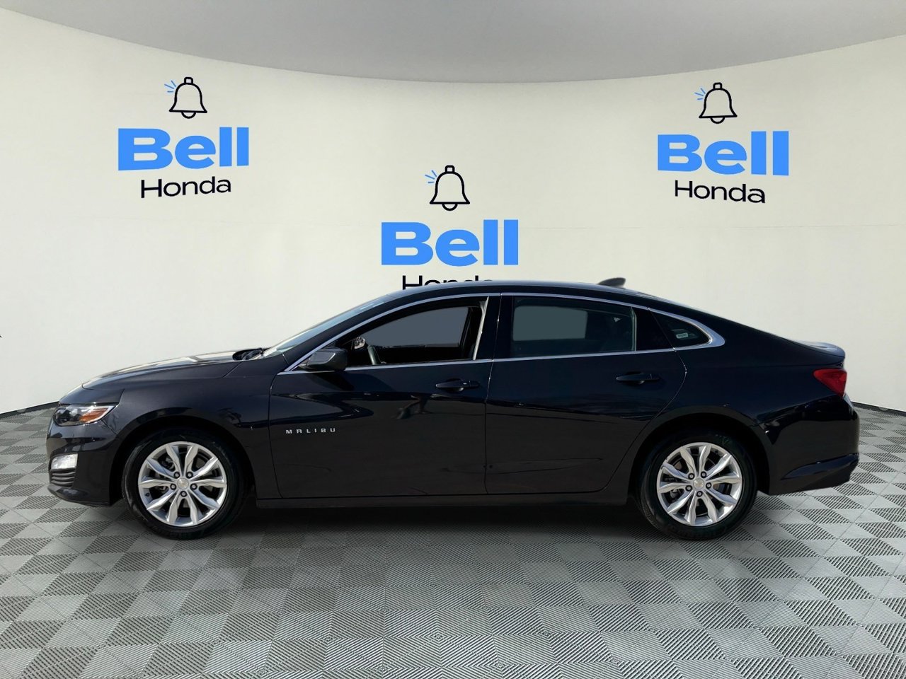 Used 2023 Chevrolet Malibu LT FWD image 2