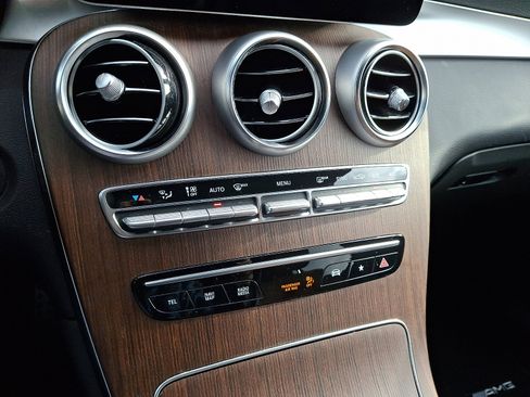 Used 2021 Mercedes-Benz GLC 300 4MATIC SUV image 15