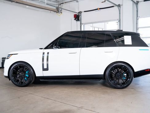 Used 2023 Land Rover Range Rover SE image 8