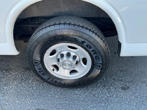 Used 2021 Chevrolet Express 3500 w/ Driver Convenience Package image 6