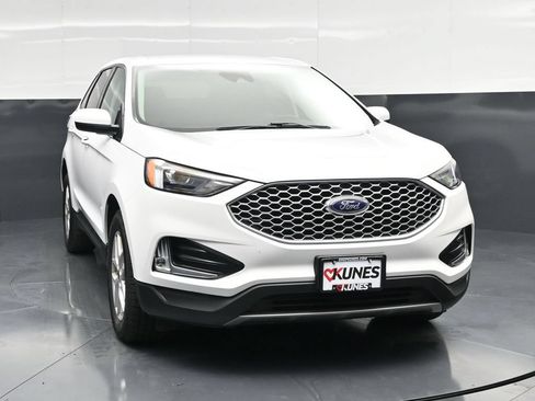 Certified 2024 Ford Edge SEL w/ Convenience Package AWD/4WD image 4